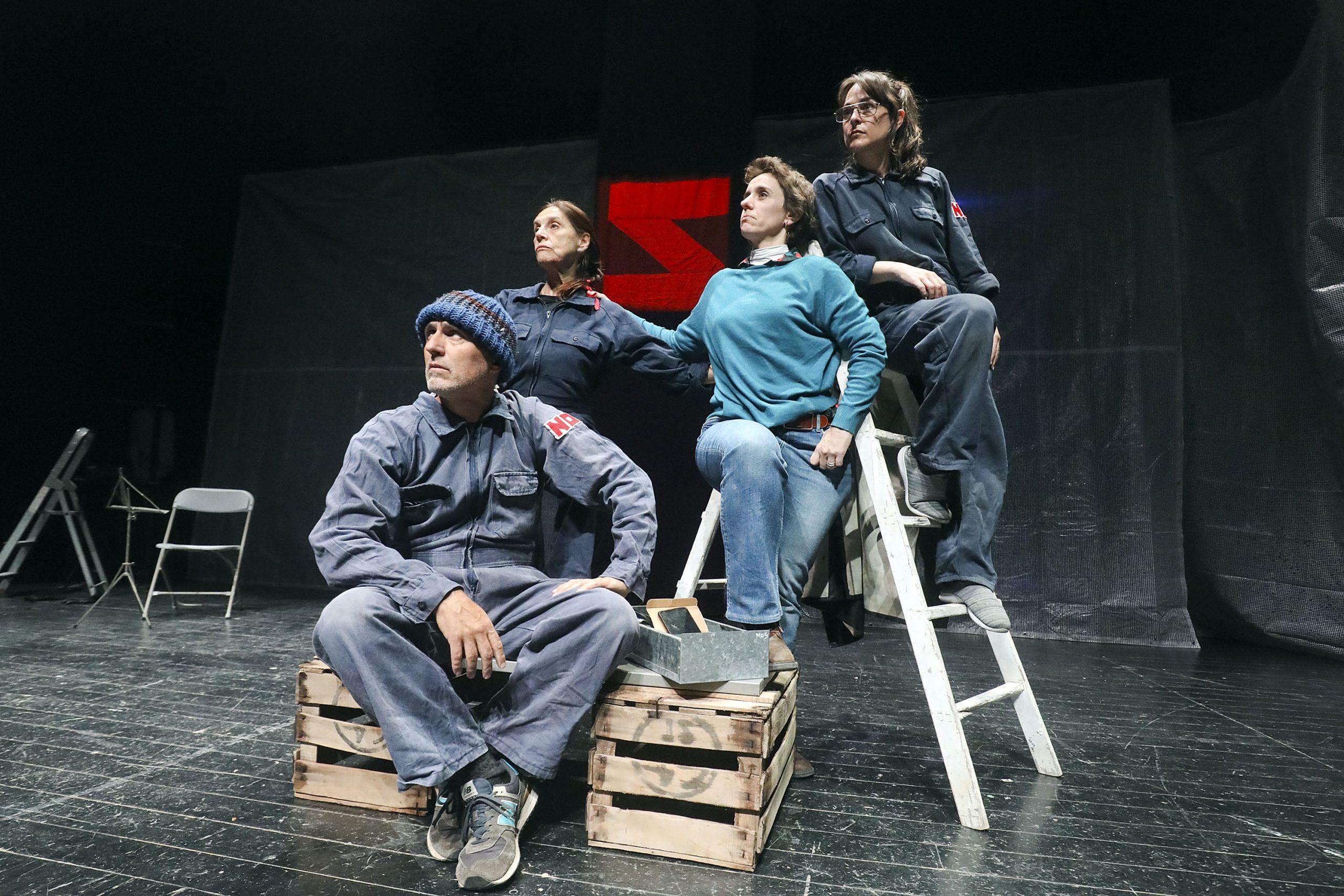 Martina Cabanas (al mig) i els tres actors que interpreten l’obra, aquest dijous en un assaig al Teatre Municipal